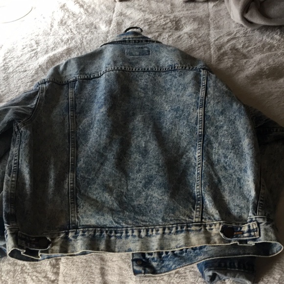 Vintage Oversized Levi Jean Jacket - Picture 4 of 7